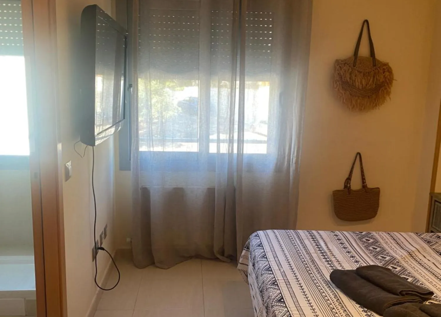 Appartement Climatise + Garage Roses 0*,