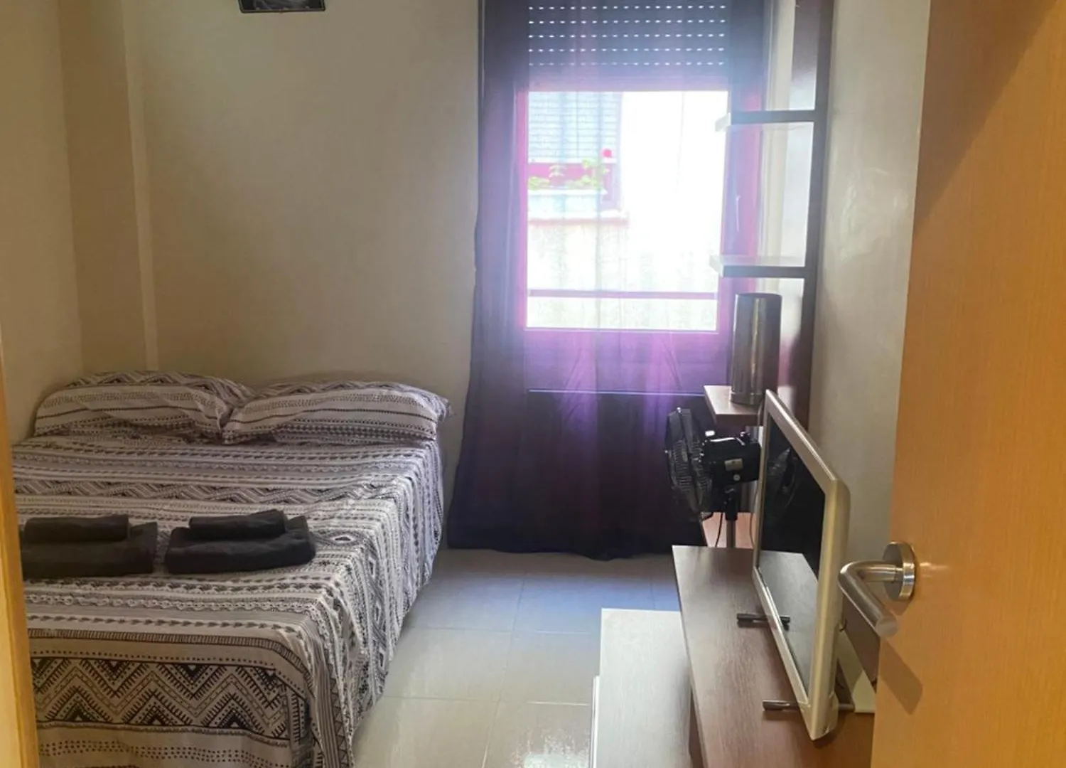 Appartement Climatise + Garage Roses Apartment
