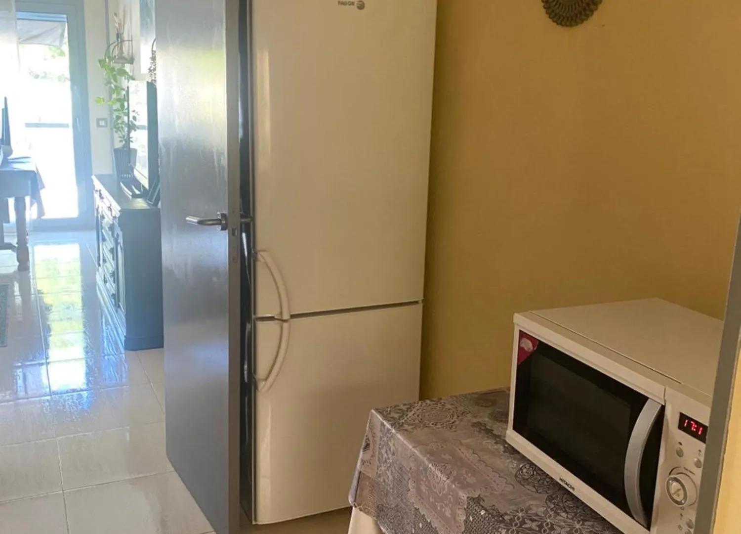 Appartement Climatise + Garage Roses